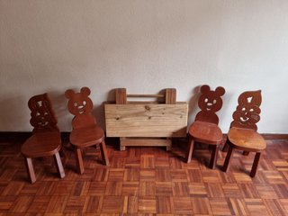 Mesa infantil plegable + 4 sillas