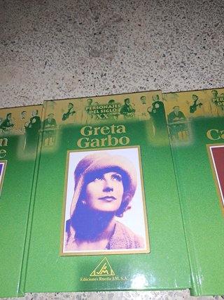 Vendo 3 libros personajes siglo XX en Coruña 12 €