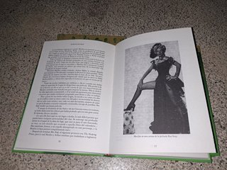 Vendo 3 libros personajes siglo XX en Coruña 12 €