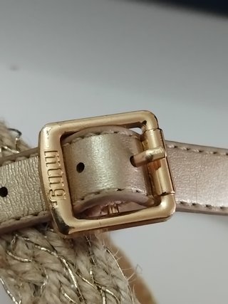 Sandalias Mustang Talla 37 Beige y Dorado