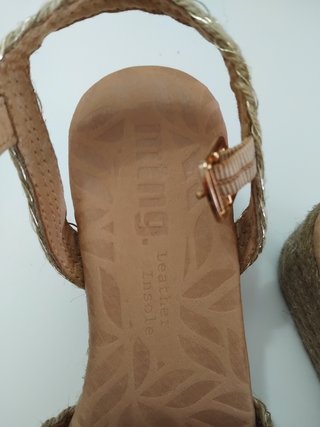 Sandalias Mustang Talla 37 Beige y Dorado
