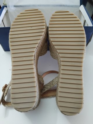 Sandalias Mustang Talla 37 Beige y Dorado