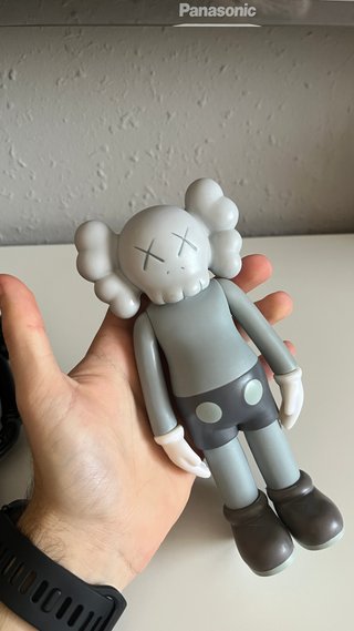 Figura Kaws Gris