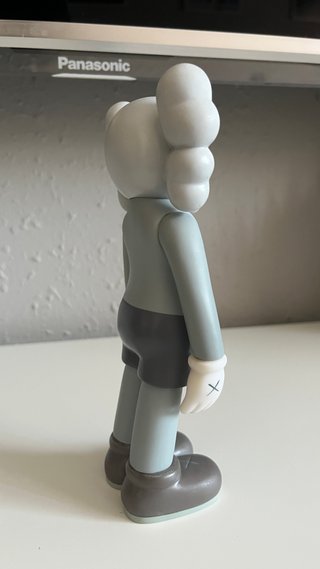 Figura Kaws Gris