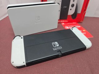 Nintendo Switch OLED Blanca y Negra