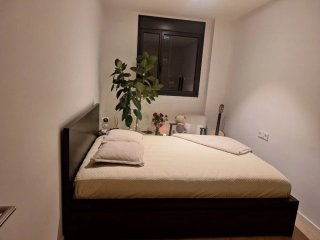 Cama IKEA MALM 140x200 + Colchón + Mesita