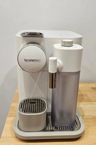 Cafetera Nespresso Blanca