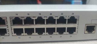 Switch Repotec 24 Puertos + 2 Gigabit