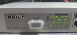 Switch Repotec 24 Puertos + 2 Gigabit