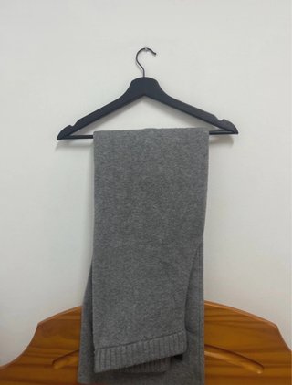 Pantalones grises