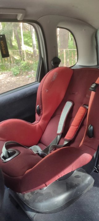 Silla de coche infantil roja
