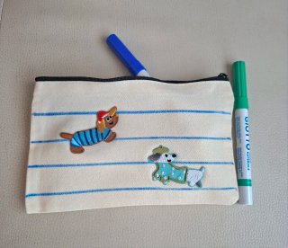 Neceser con perros bordados
