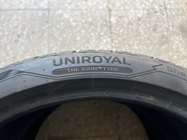 235/35/19 Uniroyal Rainsport 5