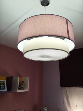 Lámpara colgante de tela beige y morada