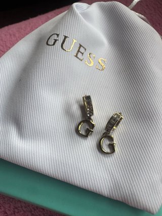 Pendientes Guess G Dorados nuevos