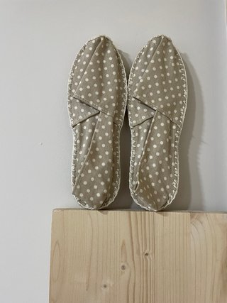 Nuevas Alpargatas beige lunares blancas nº 37