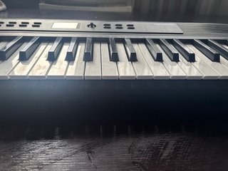 Piano Alesis Melody 61 Teclas 15€ mas i cascos