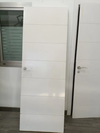 Puertas madera maciza blancas diseño moderno
