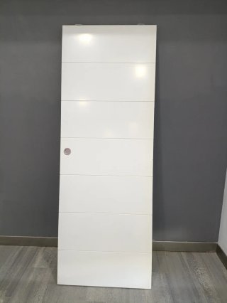 Puertas madera maciza blancas diseño moderno
