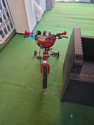 Bicicleta infantil roja Cars