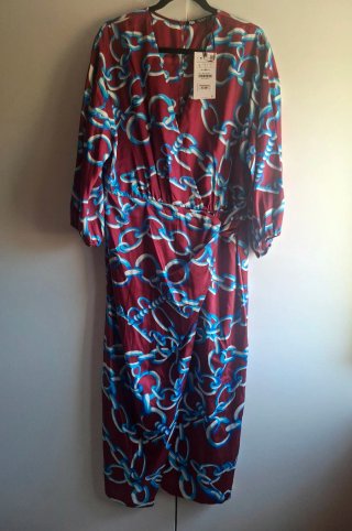 Vestido midi Zara estampado cadenas
