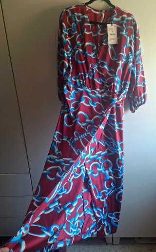 Vestido midi Zara estampado cadenas