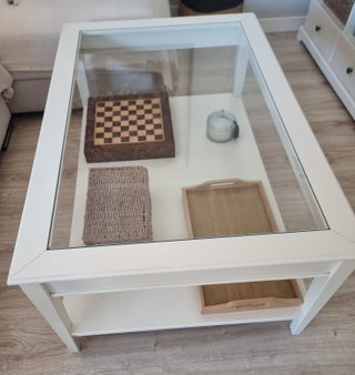 Mesa de centro blanca con cristal