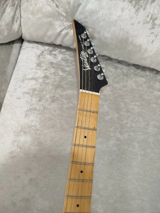 Guitarra Eléctrica Negra Vantage