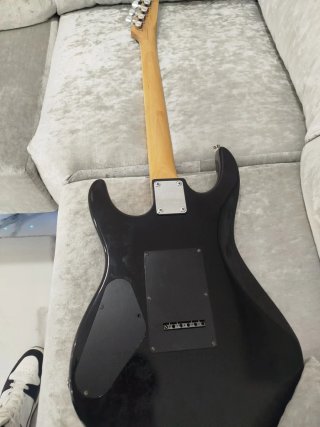 Guitarra Eléctrica Negra Vantage