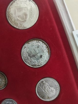 Estuche Lote Subastas Francos Suizos plata.