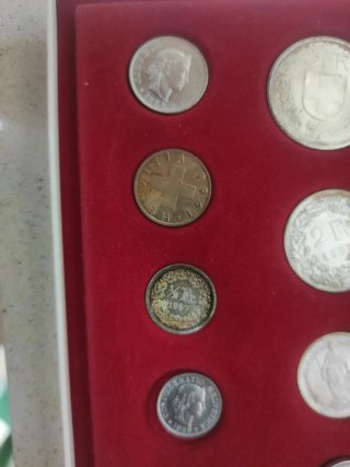 Estuche Lote Subastas Francos Suizos plata.