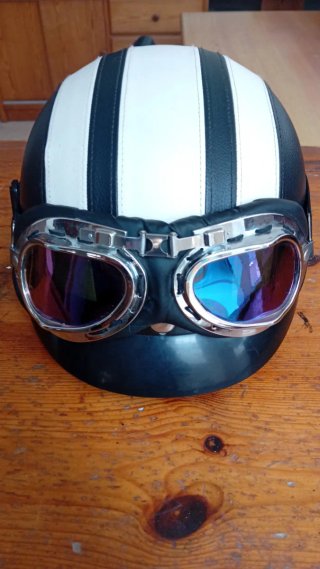 Casco Vintage de cuero, Rayas Blanco y Negro