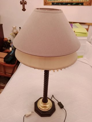 Lámpara de mesa antigua rústica