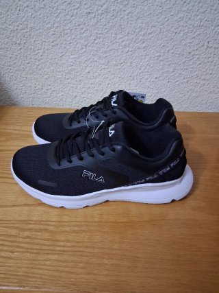Zapatillas Fila Talla 41 Negras y Blancas