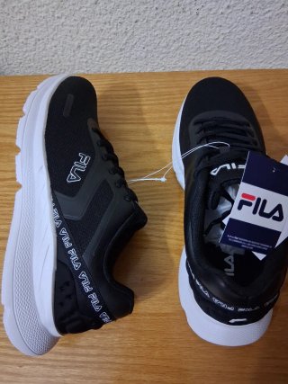 Zapatillas Fila Talla 41 Negras y Blancas