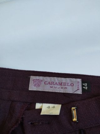 Traje de chaqueta morado con pelo Marca Caramelo.