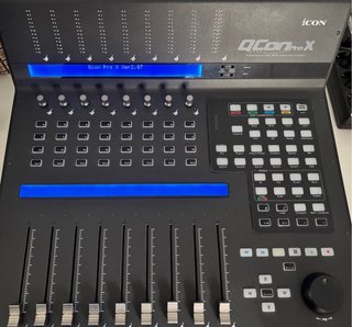 Controlador MIDI ICON QCon Pro X