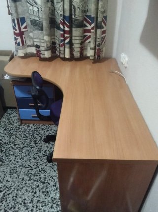 Canapé abatible con escritorio integrado