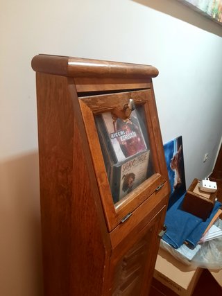Mueble madera y cristal para CDs