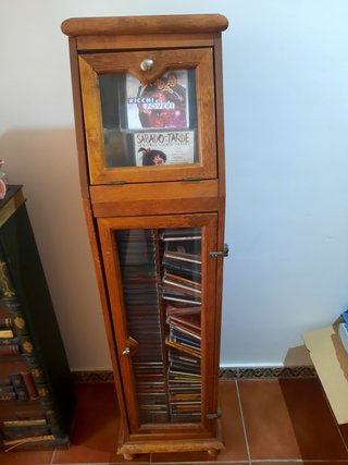 Mueble madera y cristal para CDs