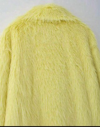 Abrigo pelo sintético amarillo