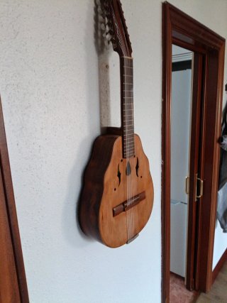 Laúd de madera