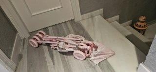 Carro de muñecas rosa con estrellas