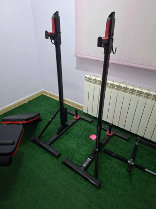 Rack de sentadillas y press de banca