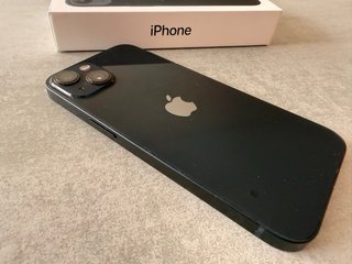 iPhone 13 128GB Medianoche + 2 Fundas