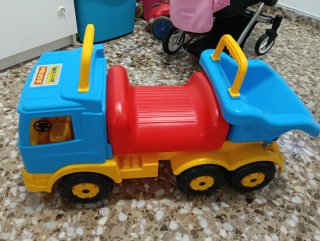 Camión correpasillos infantil