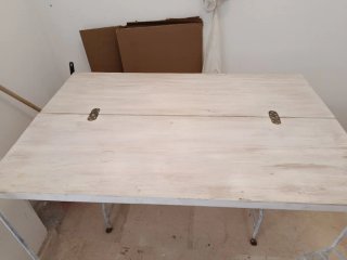 Mesa abatible y 2 sillas forja