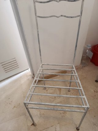 Mesa abatible y 2 sillas forja