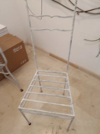 Mesa abatible y 2 sillas forja