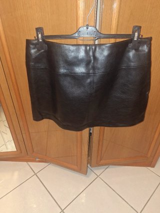 Gonna pantaloncino ecopelle Bershka nera